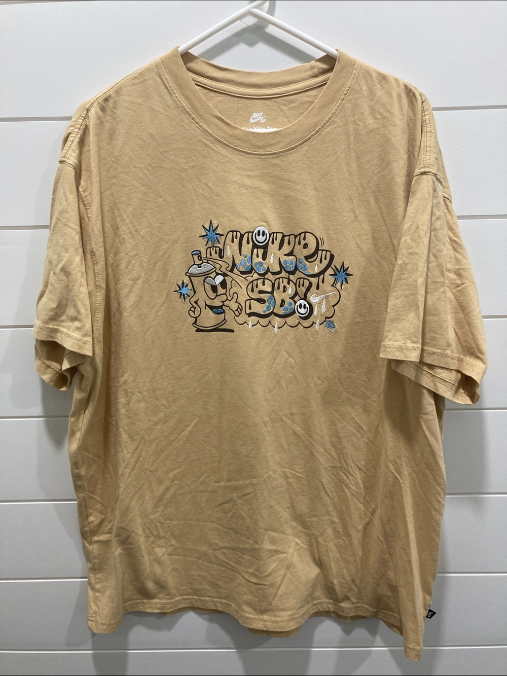 Nike SB Max90 Men’s Bubble Graffiti Graphic Tee w/Spray Paint Can Sz XL GUC-